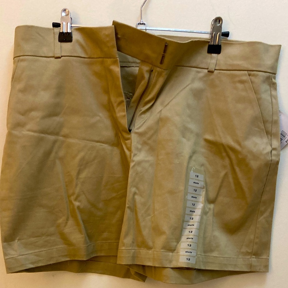 Women’s brand new khaki shorts